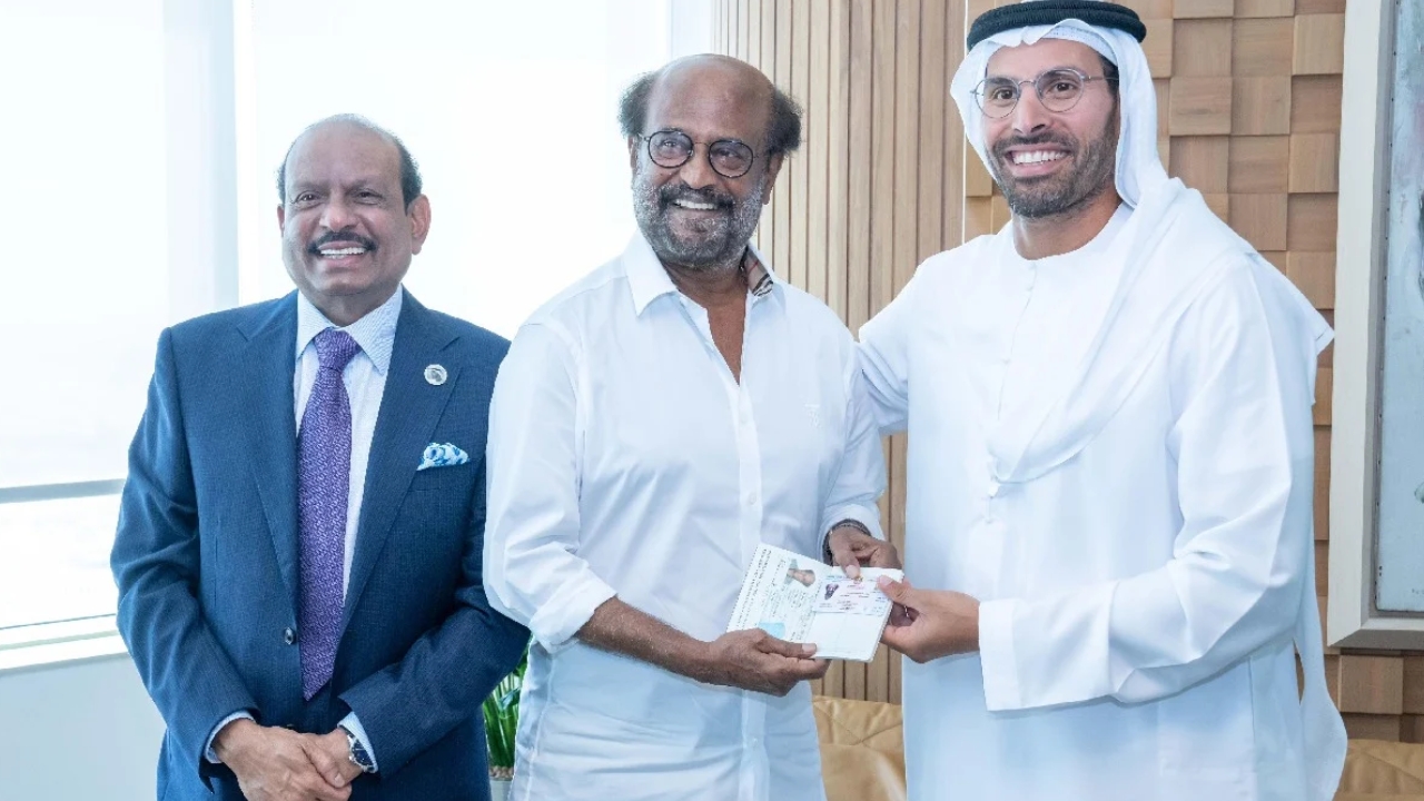 Golden Visa for Rajinikanth: గోల్డెన్ ఛాన్స్ కొట్టేసిన రజినీకాంత్.. యూఏఈ నుండి గోల్డెన్ వీసా..