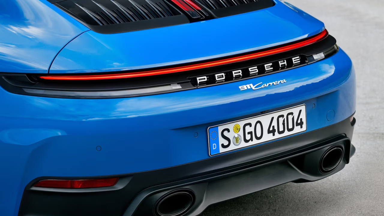 First Hybrid Version from Porsche 911: పోర్షే 911 నుంచి మొదటి హైబ్రిడ్ వెర్షన్‌.. 312 కిమీ వేగంతో దూసుకుపోతుంది..!