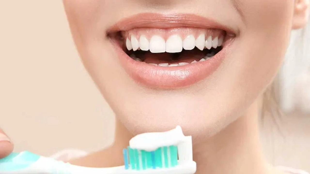 Cleaning Teeth Techniques: రోజు సరిగా బ్రష్ చేయకపోతే ఏం అవుతుందో తెలుసా…?