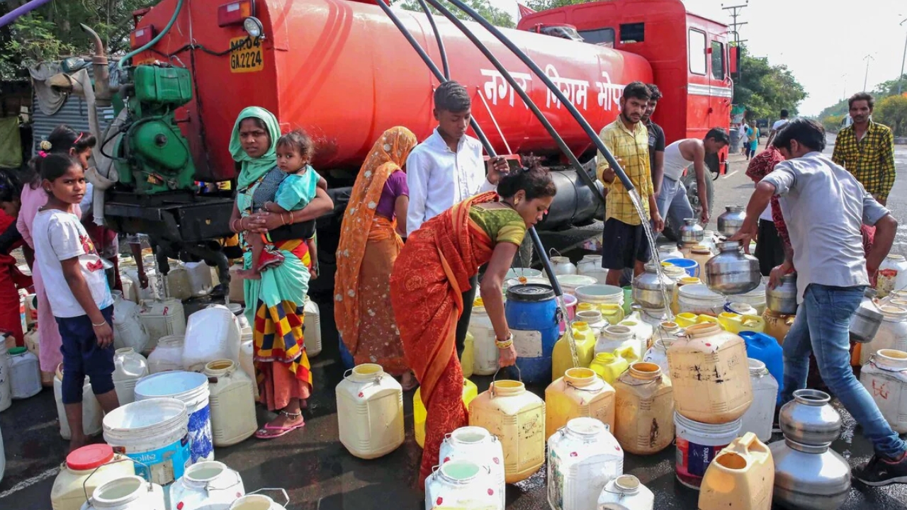 Delhi Water Crisis: ఢిల్లీ సర్కార్ కీలక నిర్ణయం.. కార్లు కడిగితే రూ.2 వేలు ఫైన్