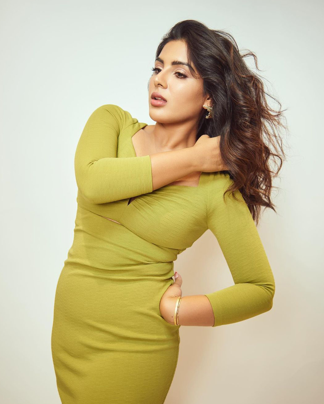 Samyuktha Menon Latest Photos: కిర్రాక్ పోజులతో కేకపుట్టిస్తున్న.. సంయుక్త మీనన్!