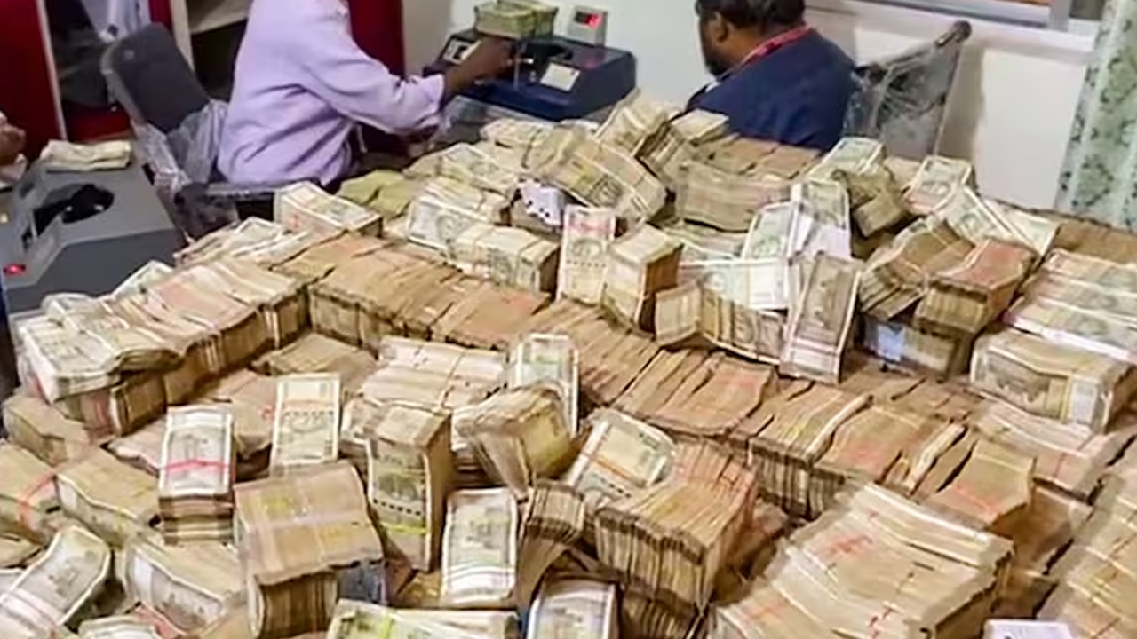 Jharkhand Moneylandering Case : మనీలాండరింగ్ కేసు.. జార్ఖండ్ మంత్రి పీఏ, పనిమనిషి అరెస్ట్