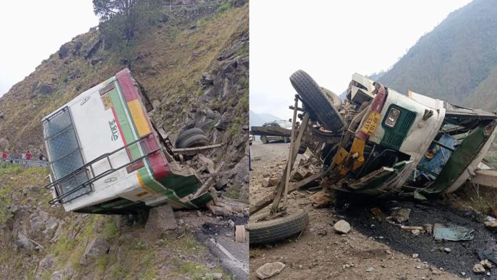 Bus falls down from a mountain , 4 people died at Shimla in Himachal Pradesh
