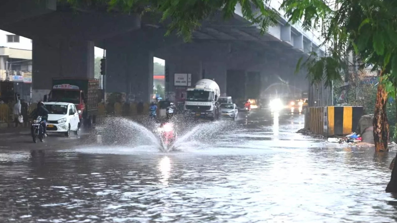 Heavy Rains in Hyderabad : తడిసిముద్దైన హైదరాబాద్.. రేపు కూడా తెలంగాణలో భారీ వర్షాలు!