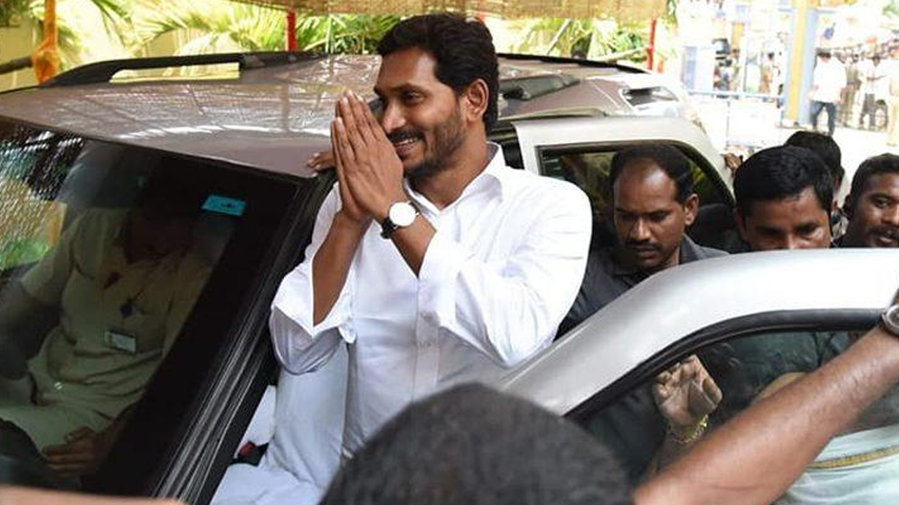 Jagan going to Bangalore: జగన్ బెంగుళూరుకి వెళ్తున్నారా..? గాలితో మంతనాలు జరపటానికేనా..?