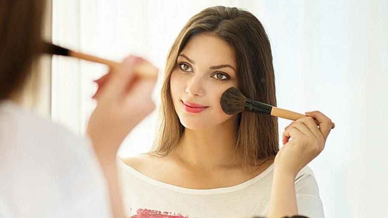 Makeup Tips: మేకప్ ఎక్కువ సేపు ఉండటం కోసం ఈ టిప్స్ ట్రై చేయండి !