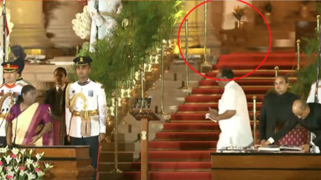 Mysterious Animal at during Oath: మోదీ ప్రమాణస్వీకారోత్సవంలో పాల్గొన్న పులి.. కాదు కాదు పిల్లి..?