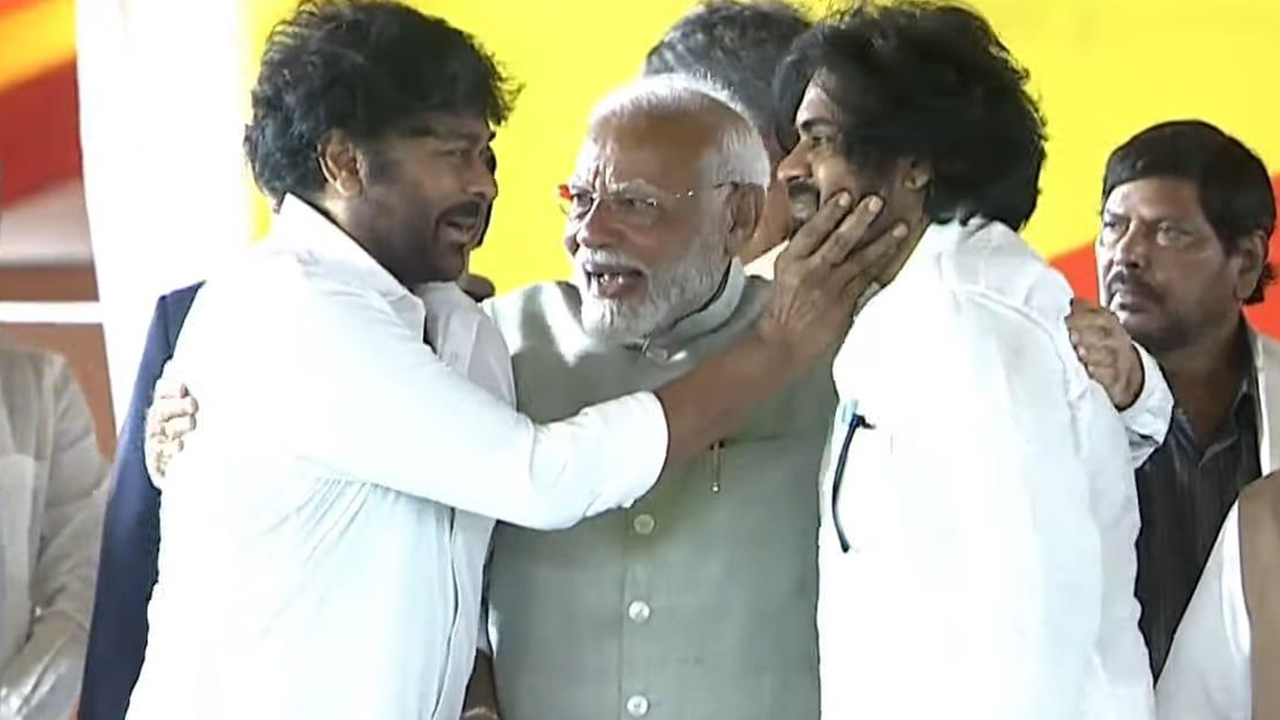 PM Modi with Pawan Kalyan and Chiranjeevi Interesting scene on Stage at chandrababu Oath 