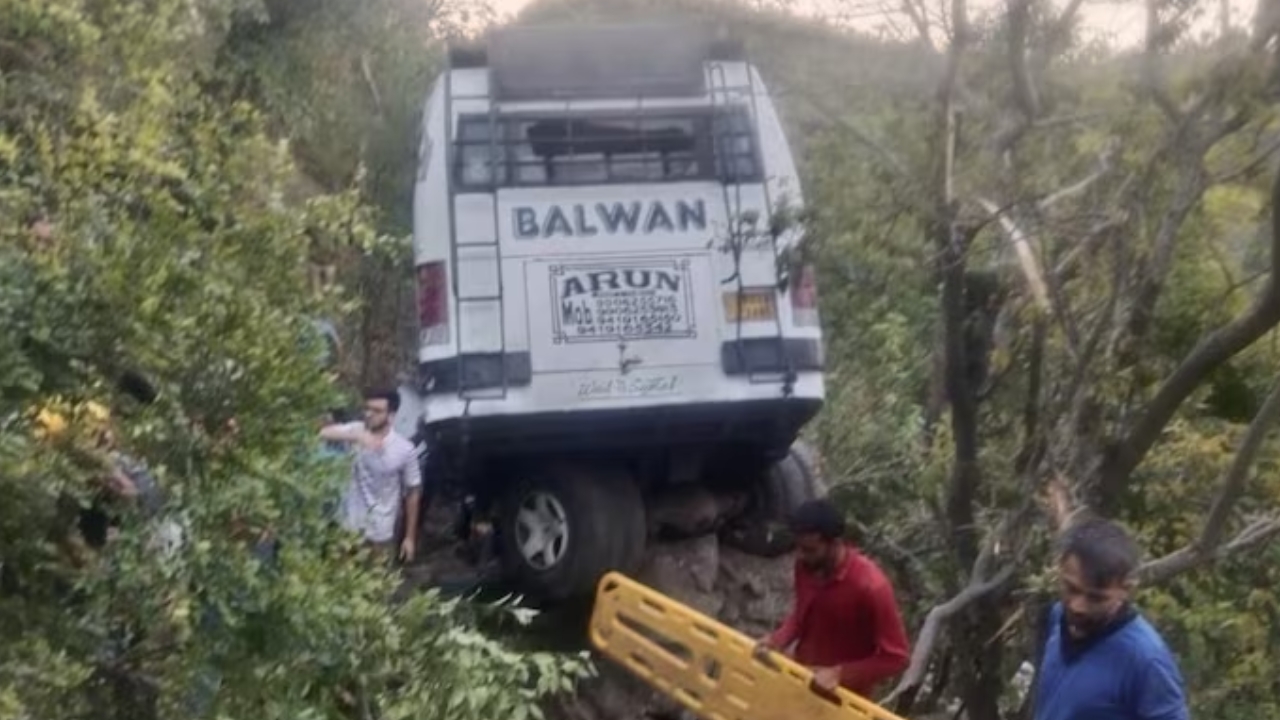 Terrorists Attack on Bus: బస్సులో వెళ్తున్న యాత్రికులపై ఉగ్రవాదుల కాల్పులు.. 10 మంది మృతి!