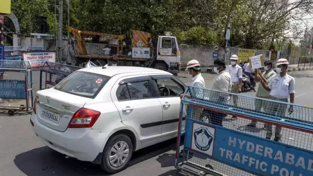 Traffic Diversions: రేపు బక్రీద్‌.. హైదరాబాద్‌లో పలుచోట్ల ట్రాఫిక్‌ ఆంక్షలు.. ఎక్కడెక్కడంటే..?