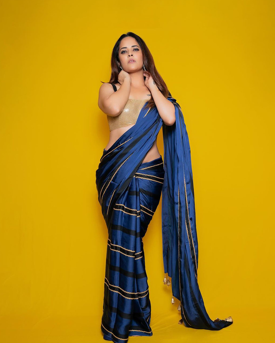 Anasuya Bharadwaj Saree Pics: నడుము అందాలతో చెమటలు పట్టిస్తున్న అనసూయ..!