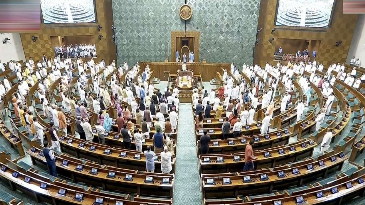 Lok Sabha Speaker Election: రేపే లోక్ సభ స్పీకర్ ఎన్నిక.. ఎంపీలకు విప్ జారీ చేసిన బీజేపీ, కాంగ్రెస్..!