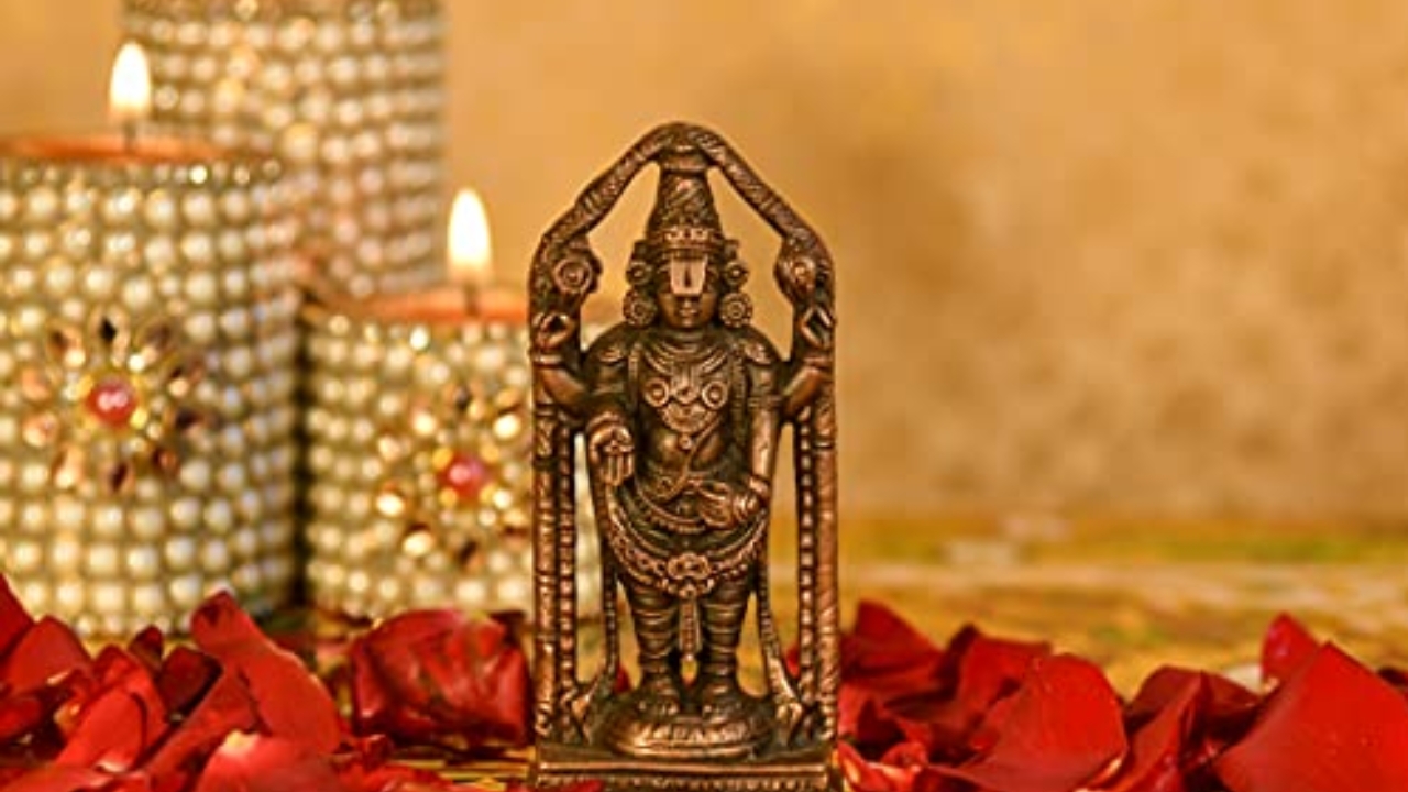 Saturday Pooja: శనివారం వెంకటేశ్వర స్వామిని ఇలా పూజించారంటే మీ అప్పలు బాధ మాయం..