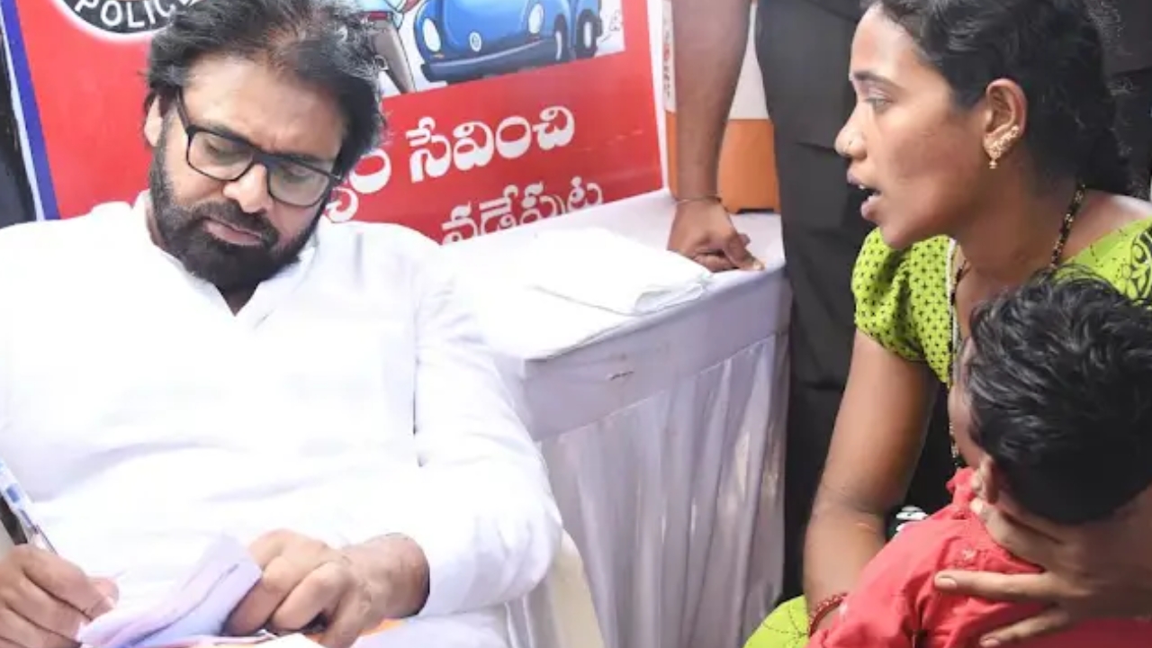 Pawan Kalyan: కాన్వాయ్ ఆపి.. జనం సమస్యలు విన్న పవన్ కళ్యాణ్