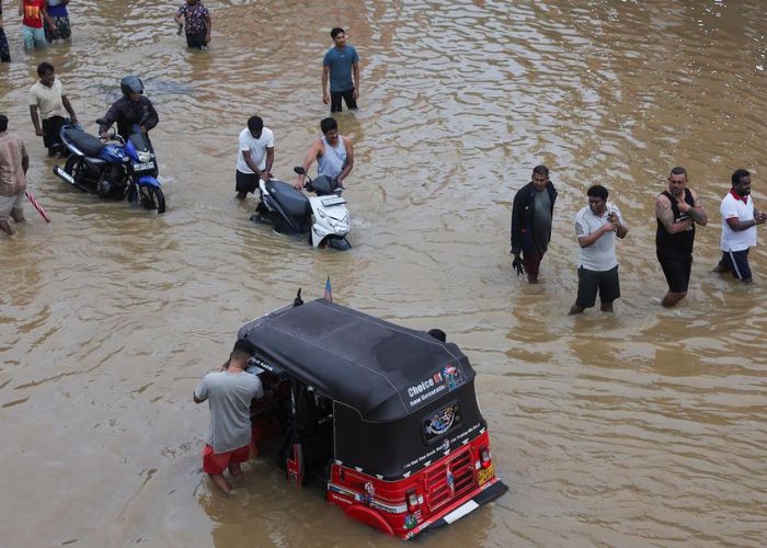 Srilanka Floods: శ్రీలంకను వణికిస్తున్న భారీ వర్షాలు.. ఒక్కరోజే 10మంది మృతి