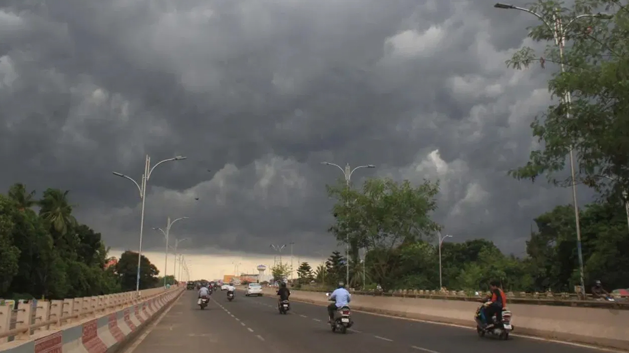 Southwest Monsoon in Telangana : తెలంగాణను తాకిన నైరుతి.. ఈ జిల్లాల్లో భారీ వర్షాలు