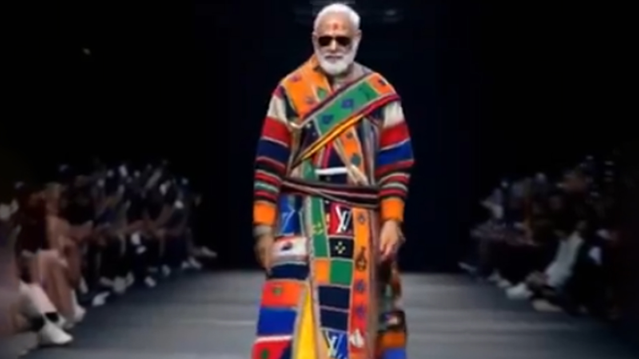 PM Modi Ramp Walk: రంగురంగుల దుస్తుల్లో మోదీ ర్యాంప్ వాక్.. ఎక్కడ చేశారో తెలుసా?