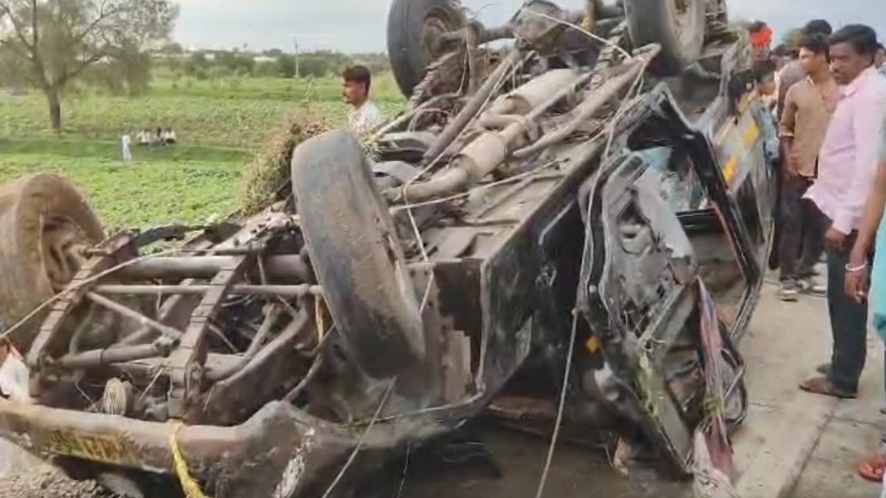 Maharashtra Road Accident: మహారాష్ట్రలో బావిలోకి దూసుకెళ్లిన కారు.. ఏడుగురు మృతి