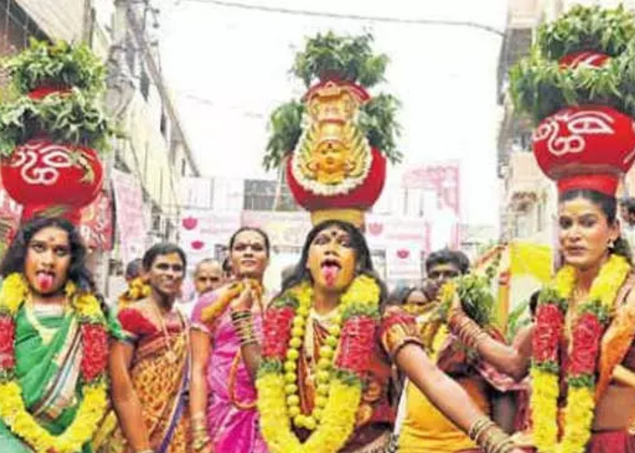 Bonalu festival: తెలంగాణ సంస్కృతికి అద్దం పట్టే బోనాల జాతర ప్రారంభం!