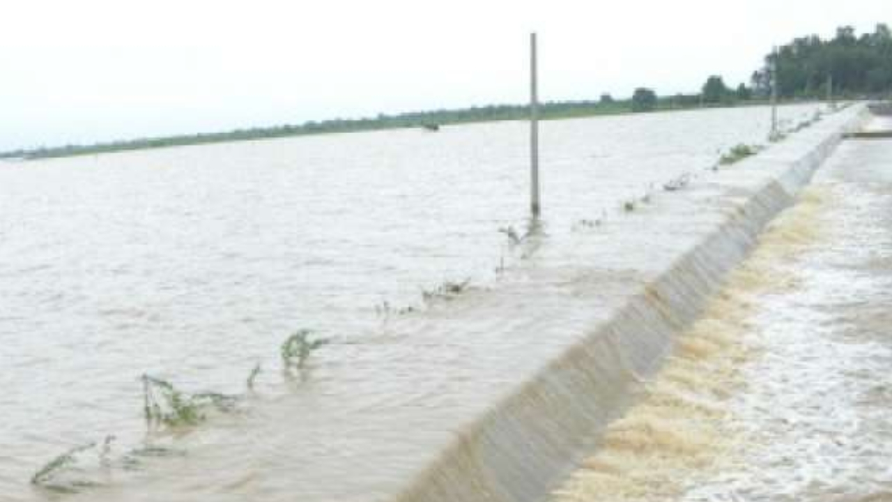 Bhadrachalam: భద్రాచలం వద్ద ఉగ్రరూపం దాల్చిన గోదావరి