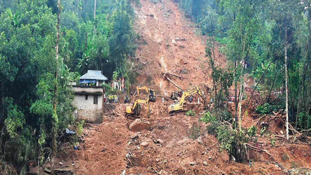 landslides hit hilly areas at Wayanad: వయనాడ్ జిల్లాలో కొండచరియల బీభత్సం, 31 మంది మృతి..ఇంకా