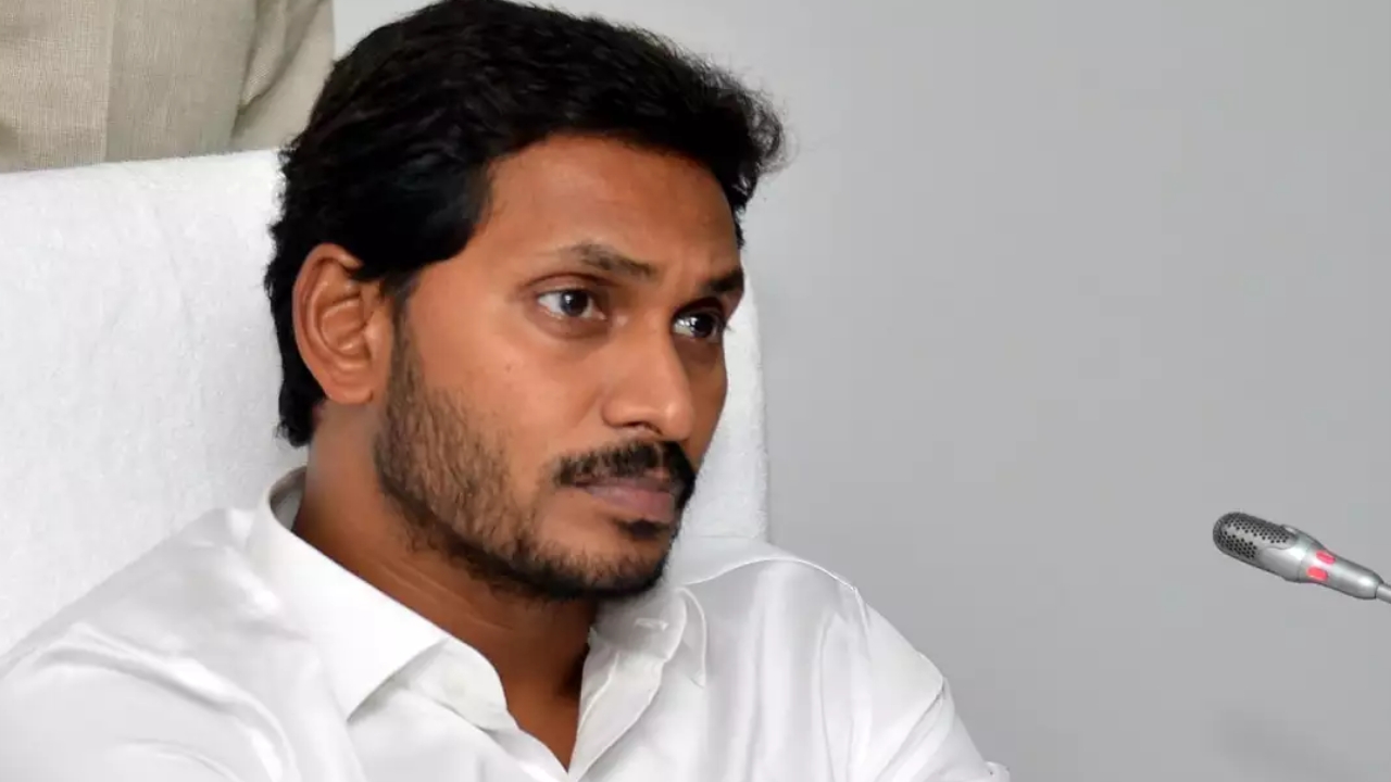 Huge discussion on Jagan Resignation: జగన్ కీలక నిర్ణయం.. ఎమ్మెల్యే పదవికి రాజీనామా..?