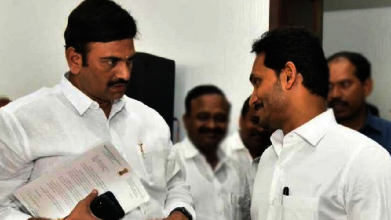 Jagan Talk with Raghurama: అసెంబ్లీలో ఆసక్తికర సన్నివేశం, జగన్‌‌తో రఘురామ మాటలు, ఆయన పక్కనే..