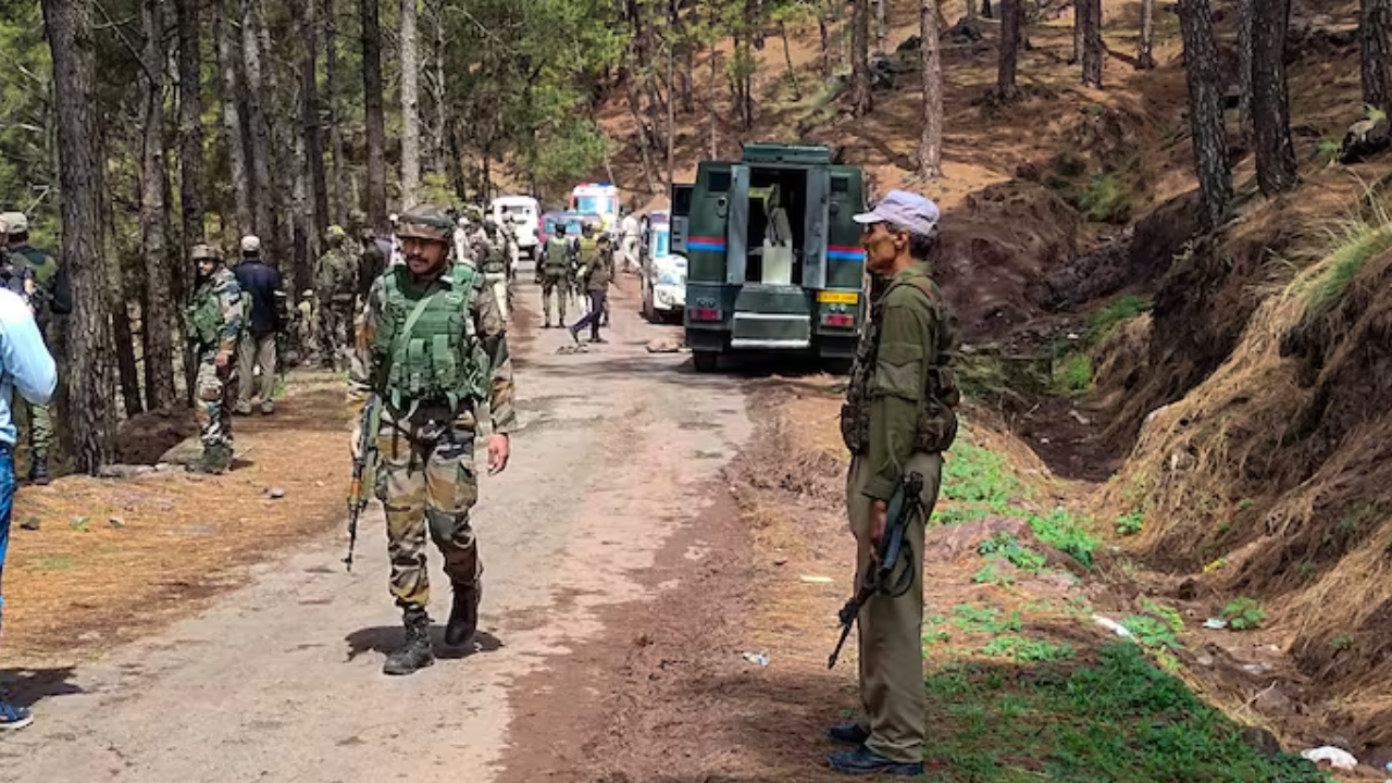 Jammu Kashmir Encounter: కుల్గామ్‌లో ఎన్‌కౌంటర్‌.. నలుగురు ఉగ్రవాదులు హతం.. ఇద్దరు జవాన్లు వీరమరణం..