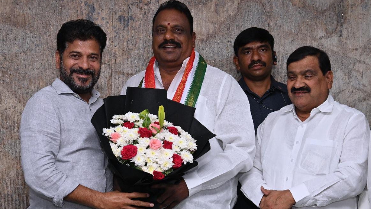 MLA Prakash Goud joins congress: బీఆర్ఎస్ పార్టీకి మరో భారీ షాక్.. కాంగ్రెస్‌లో చేరిన ప్రకాశ్ గౌడ్