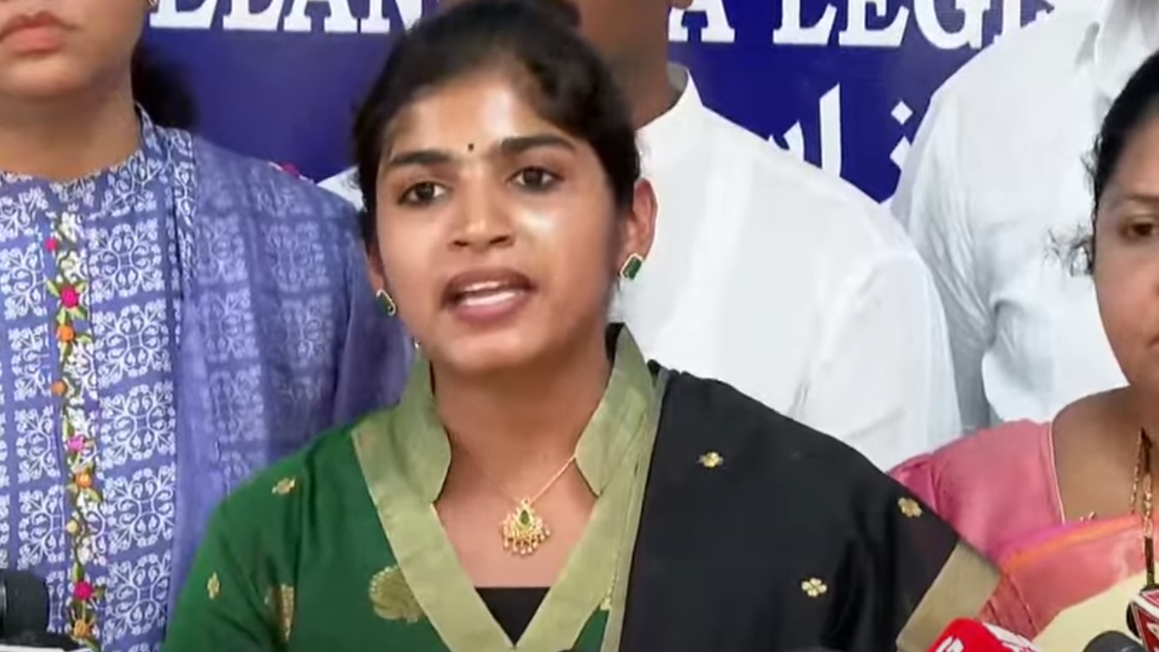 Yashaswini Reddy: ఏం దొరుకుతలేదేమో.. అందుకే బీఆర్ఎస్ వాళ్లు కొత్త నాటకమాడుతున్నారు: యశస్వినీరెడ్డి