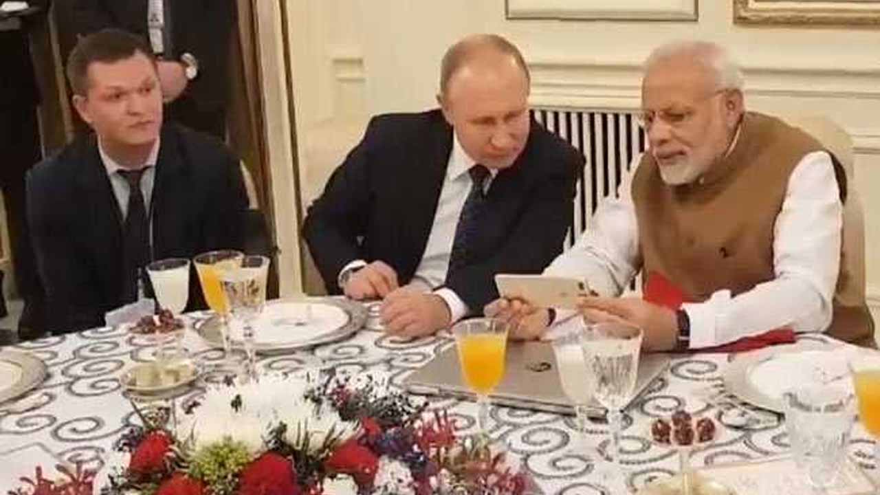 PM Modi On Russia Visit| రష్యాకు బయలుదేరిన ప్రధాని మోదీ.. ఉక్రెయిన్ యుద్ధం మొదలైన తరువాత ఇదే తొలిసారి!