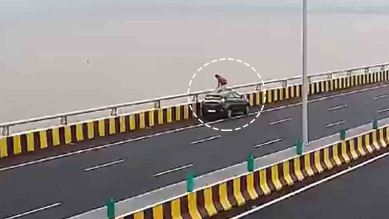 Mumbai Techie jumps off atal setu: ముంబై టెక్కీ.. అటల్ సేతుపై నుంచి దూకి ఆత్మహత్య