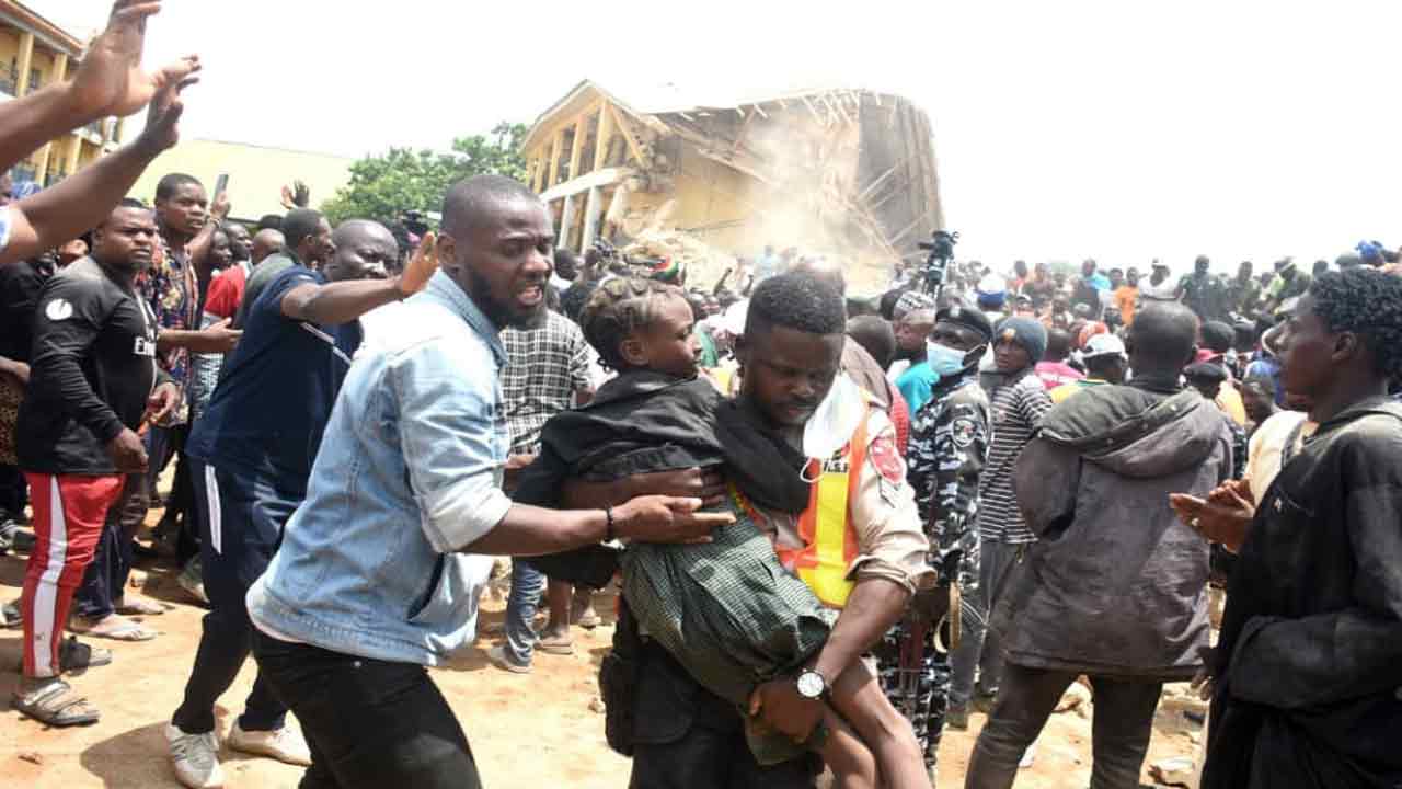 Plateau School Collapse: కుప్పకూలిన స్కూల్.. 22 మంది పిల్లలు మృతి.. శిథిలాల్లో 100 మంది!