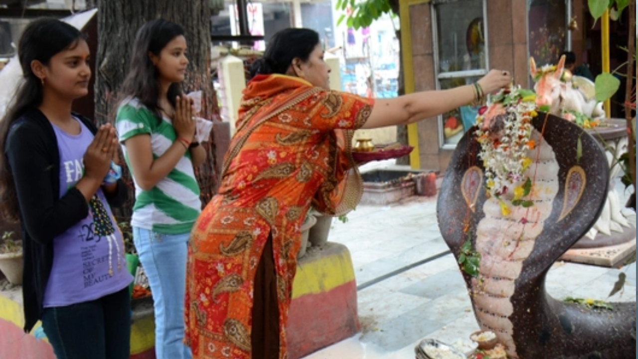 Naga Panchami: నాగ పంచమి నాడు ఇలా చేస్తే నాగ దోషం పోతుంది..