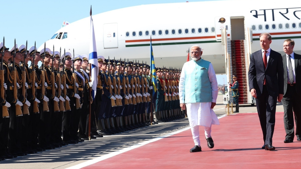 PM Modi Russia Tour: రష్యా చేరుకున్న ప్రధాని మోదీ.. మాస్కోలో ఘనస్వాగతం..