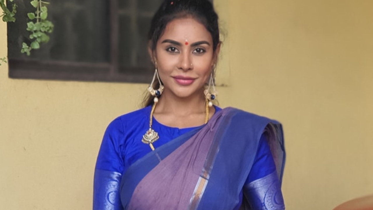 Sri Reddy Comments: పవన్‌పై శ్రీరెడ్డి కామెంట్స్, ఆ మాటలు ఏమయ్యాయ్ అంటూ వీడియో!