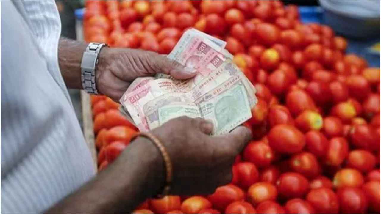 Tomatoes Price| కిలో టమోటా రూ.100.. దేశ రాజధానిలో మండిపోతున్న కూరగాయల ధరలు!