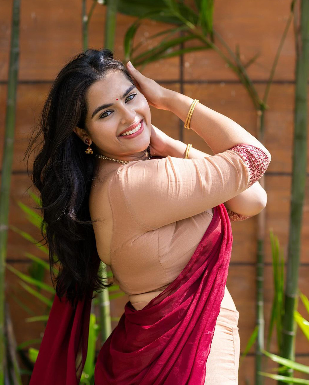 Kavya Kalyanram: లంగా ఓణీలో వెన్నెలకు సోదరిలా మెరిసిపోతున్న కావ్య కళ్యాణ్ రామ్