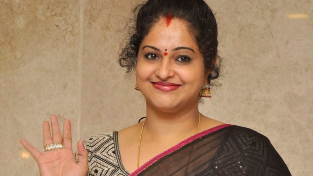 Actress Raasi: స్టార్‌ డైరెక్టర్‌ నా జీవితం నాశనం చేశాడని నటి ఆవేదన