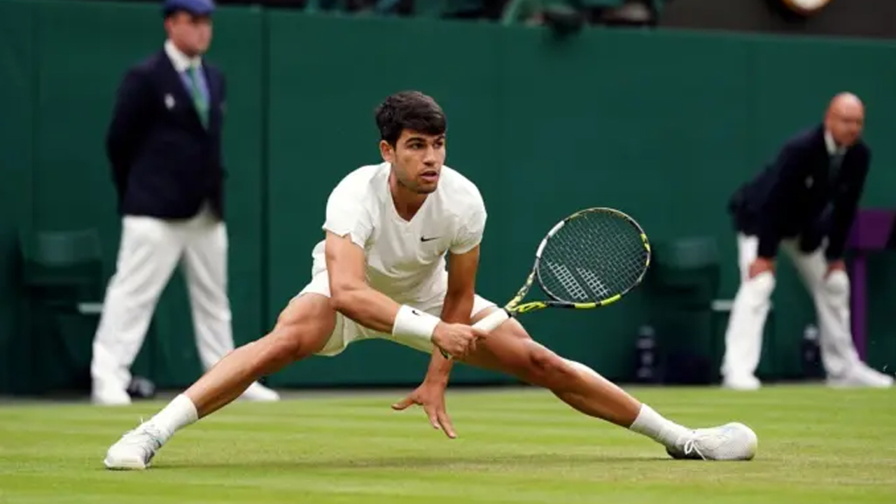 Alcaraz beat Tiafoe: వింబుల్డన్ టోర్నీ, చెమటోడ్చిన డిఫెండింగ్ ఛాంపియన్ అల్కరాస్