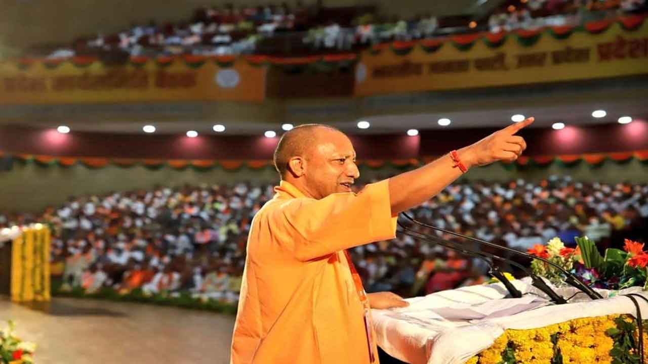 Yogi Adityanath: లోక్ సభ ఎన్నికల్లో ఓవర్ కాన్ఫిడెన్స్ బిజేపీ కొంపముంచింది.. పార్టీ మీటింగ్‌లో యూపీ సీఎం