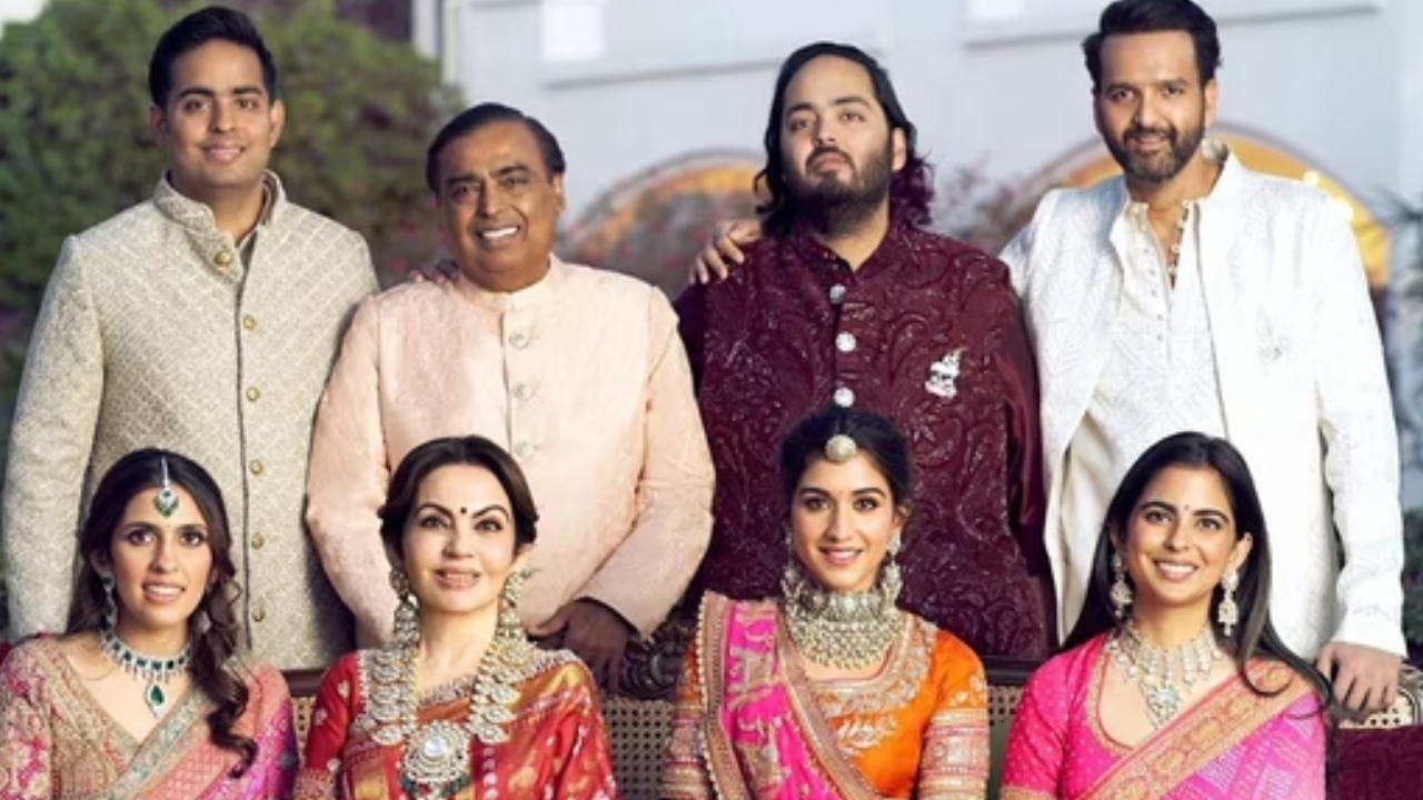 Anant Ambani wedding: రేపే అనంత్, రాధిక వివాహం.. అతిథుల కోసం 100 విమానాలు, 3 ఫాల్కన్ జెట్లు