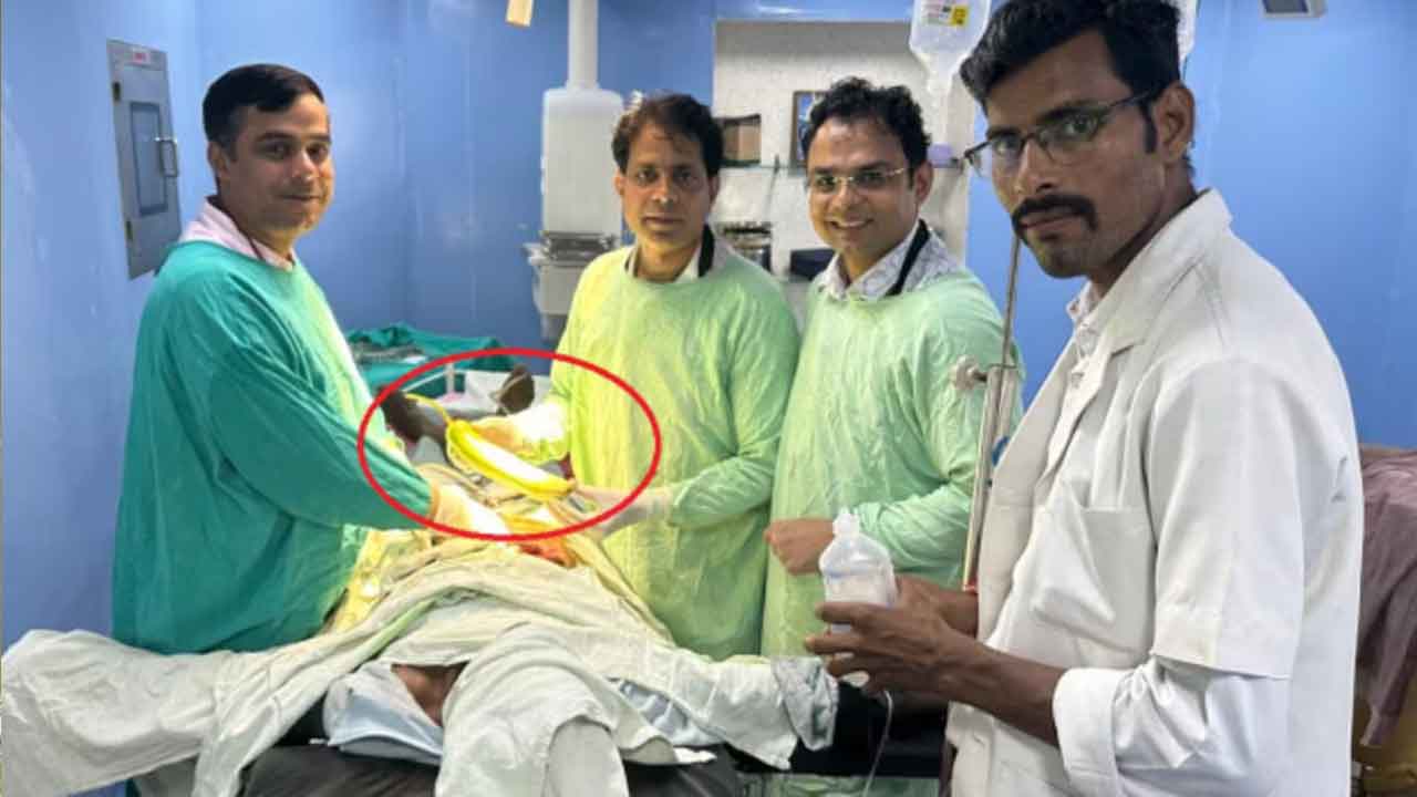 Bottle Gourd In Man’s Rectum| తీవ్రకడుపునొప్పితో ఆస్పత్రికి వచ్చిన పేషంట్.. కడుపులో 16 అంగుళాల పొట్లకాయ చూసి డాక్టర్లు షాక్!