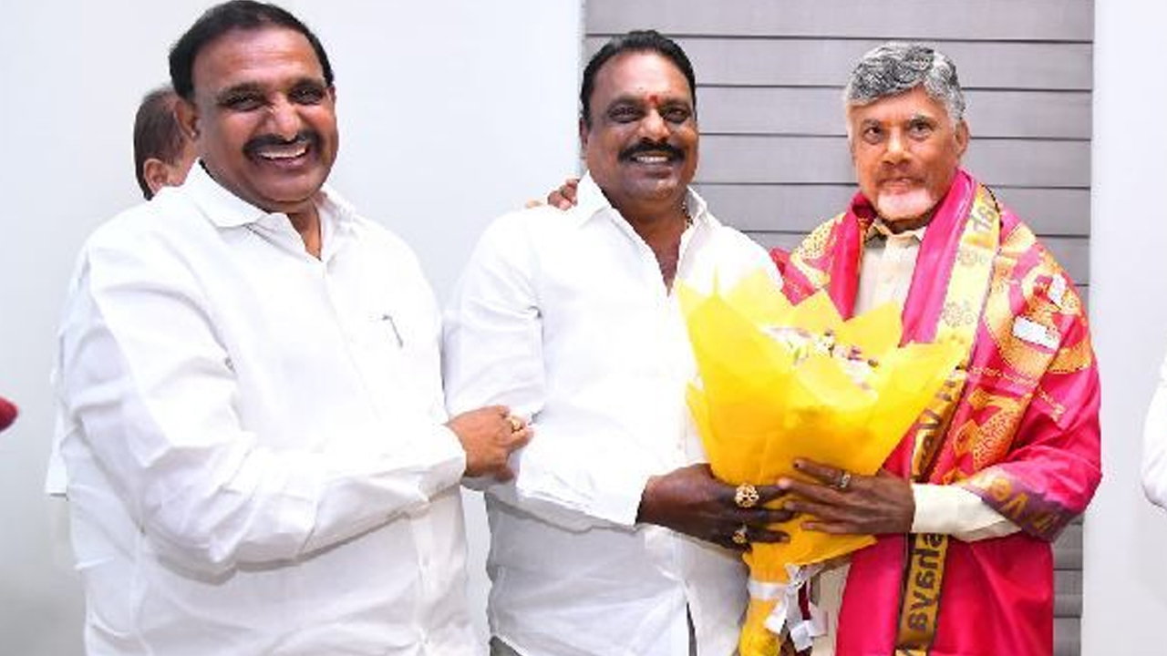 BRS MLA’s Met CBN : చంద్రబాబుని కలిసిన బీఆర్ఎస్ ఎమ్మెల్యేలు.. కేసీఆర్ కు షాక్ తప్పదా ?