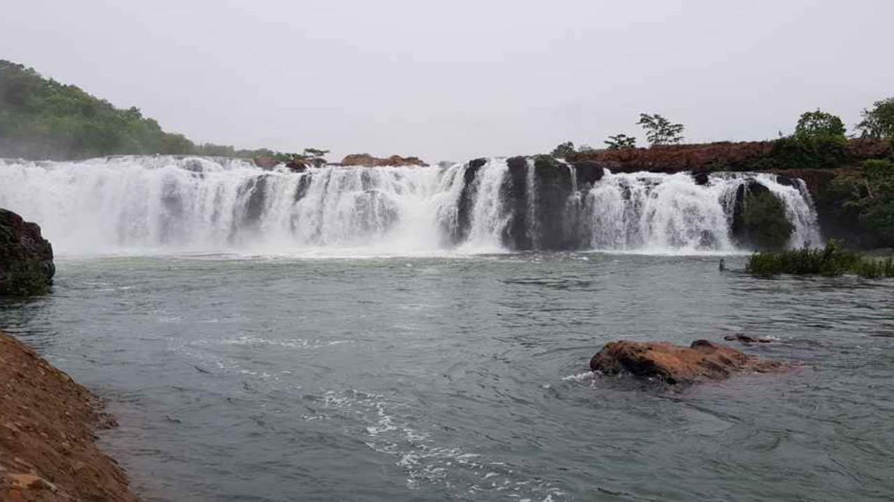 Bogata Waterfalls: ఉప్పొంగి ప్రవహిస్తూ, పర్యాటకులకు కనువిందు చేస్తోన్న బోగత జలపాతం