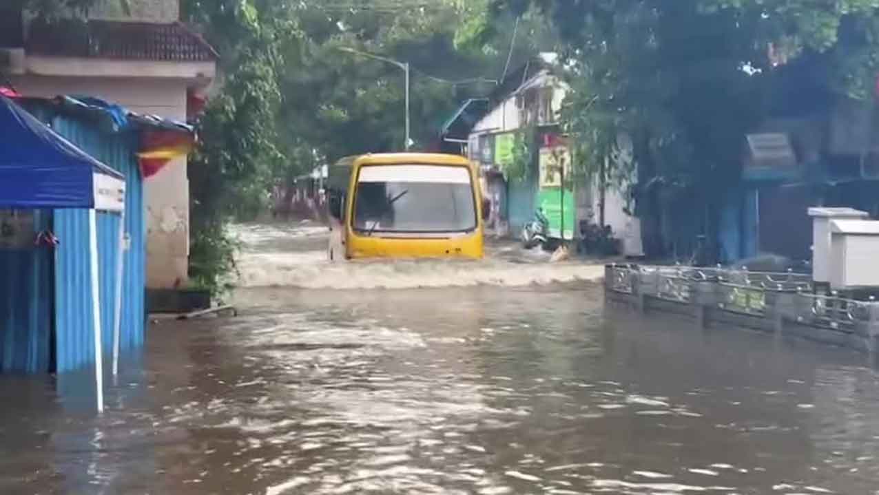 Mumbai Heavy Rains| ముంబైలో భారీ వర్షాలతో రెడ్ అలర్ట్.. రెండో రోజూ స్కూళ్లు, కాలేజీలు బంద్