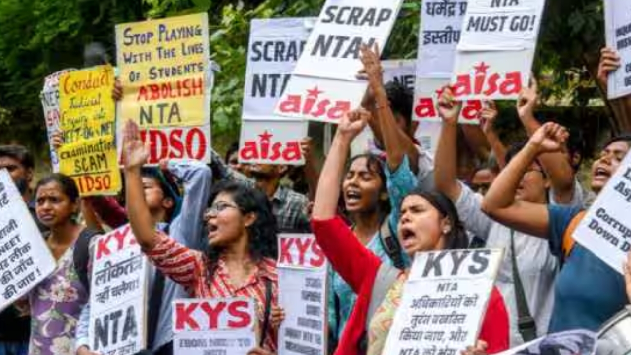 NEET-UG 2024 Supreme Court: నీట్‌ పరీక్షలో మాల్ ప్రాక్టీస్‌‌పై కేంద్రం అఫిడవిట్..సుప్రీంకోర్టులో విచారణ!