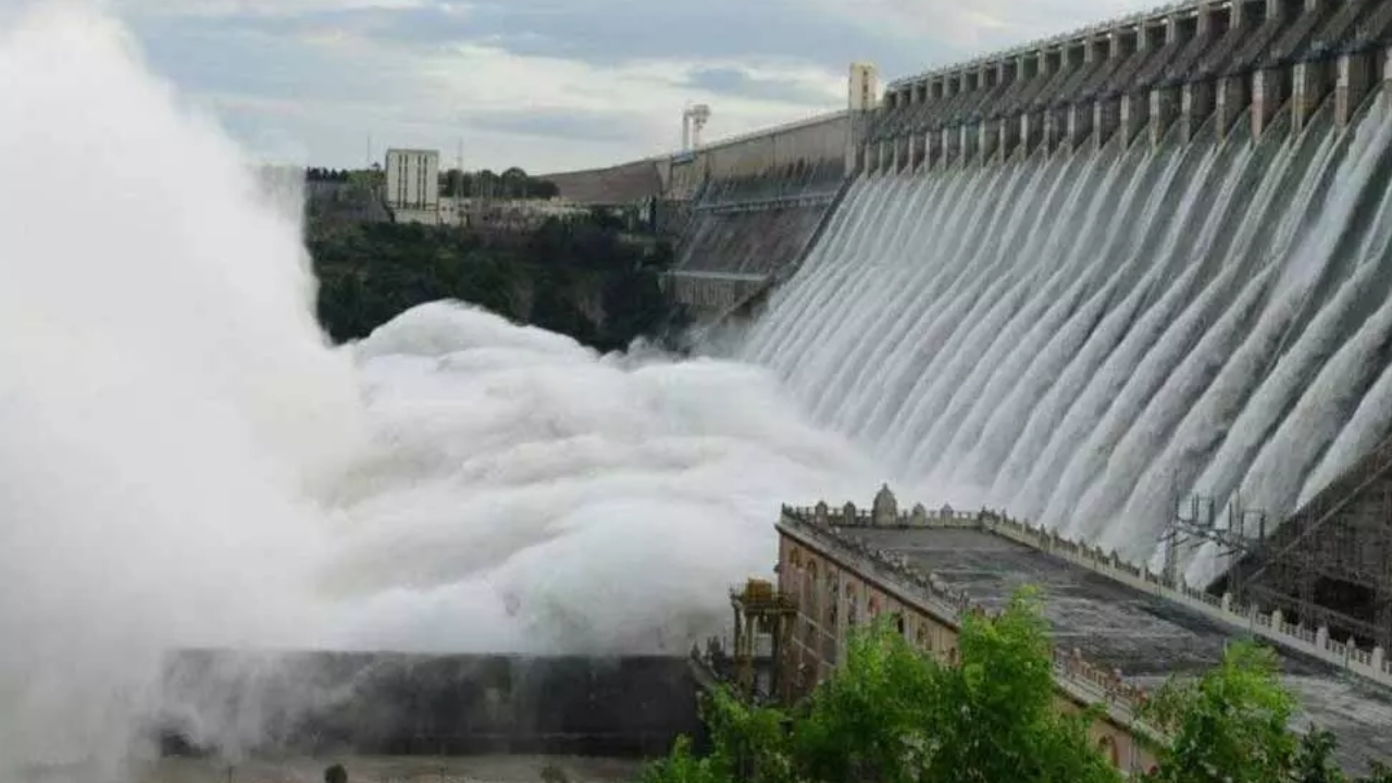 Flood Flow to Srisailam Dam: శ్రీశైలం జలాశయానికి భారీగా పెరిగిన వరద నీరు.. పూర్తిగా నిండితే తరువాత పరిస్థితి ఏంటి..?