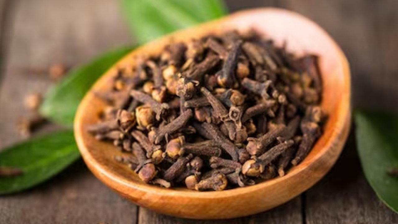 Clove Water Benefits: ఈ నీటిని తాగితే వచ్చే ప్రయోజనాలు తెలిస్తే తాగకుండా అస్సలు ఉండలేరు..