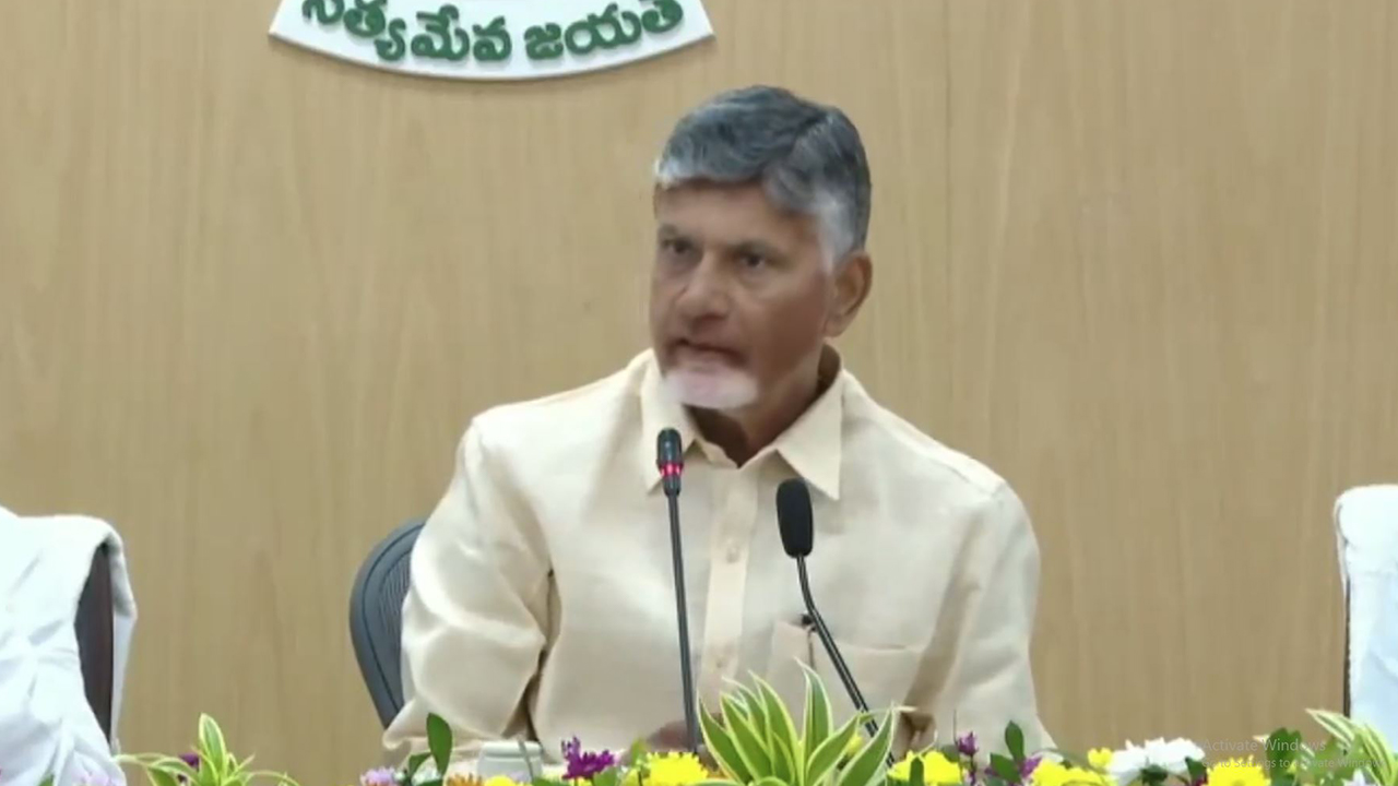 CM Chandrababu: అధికారులకు సీఎం చంద్రబాబు వార్నింగ్.. స్పీడ్ పెంచాలంటూ.. త్వరలో తనిఖీలు..